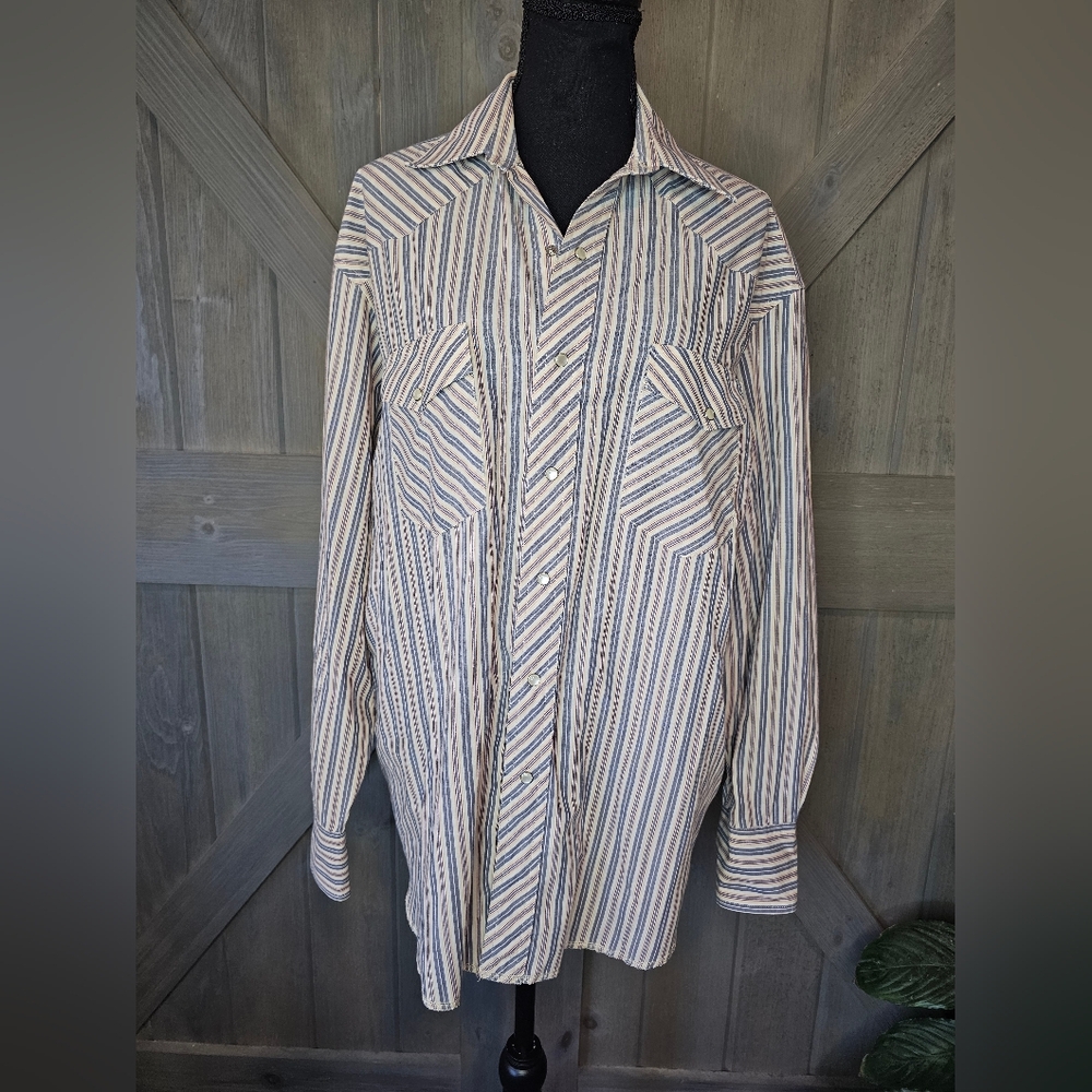 Vintage Wrangler Button Down Pearl Snap Shirt sz Medium